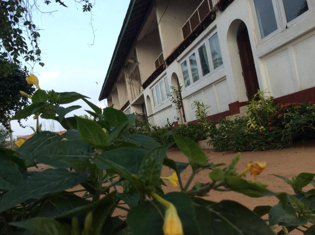 New Rest House Sea View Hotel Negombo Exteriör bild
